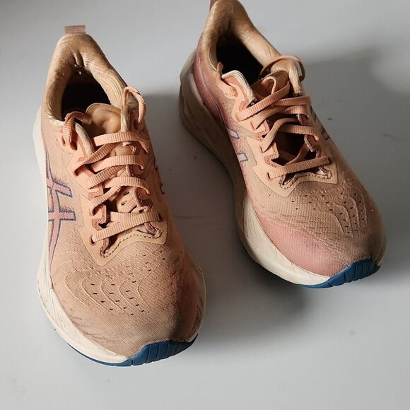 ASICS | Women's NOVABLAST 4 Running Shoes Sneakers Faded Orange Sz 6 - Picture 3 of 7